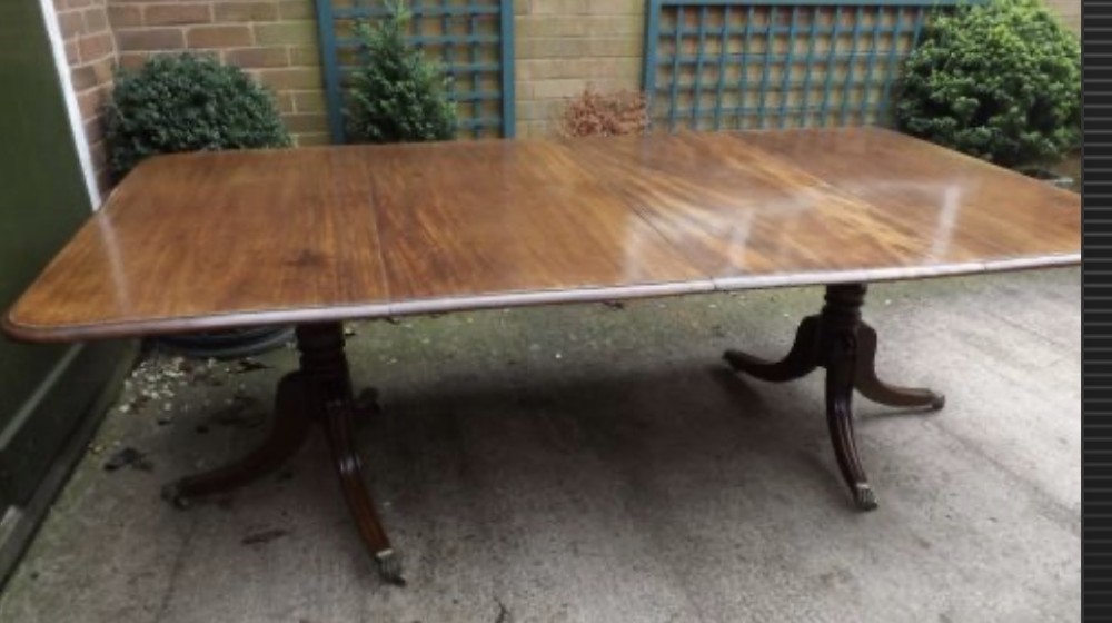 Fine early C19th Regency period mahogany twin-pillar dining table.