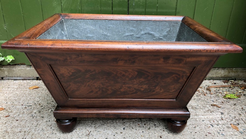 Fine early C19th Regency period mahogany open wine-cooler in the manner of Gillows.