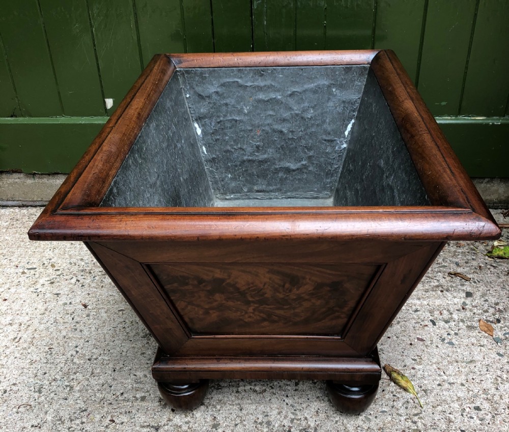 Fine early C19th Regency period mahogany open wine-cooler in the manner of Gillows. View VIII
