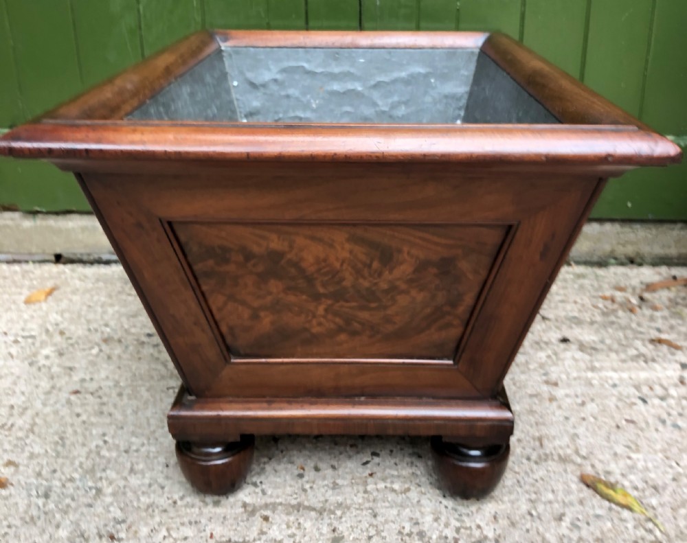 Fine early C19th Regency period mahogany open wine-cooler in the manner of Gillows. View XVI