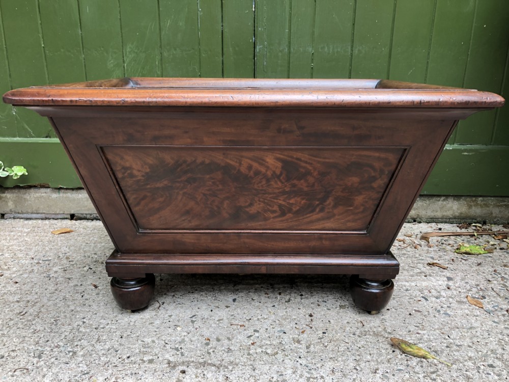 Fine early C19th Regency period mahogany open wine-cooler in the manner of Gillows. View XIX