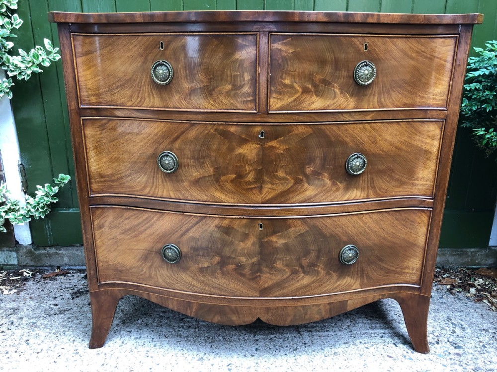 Early C19th Regency period mahogany serpentine-outline chest of drawers . View IV