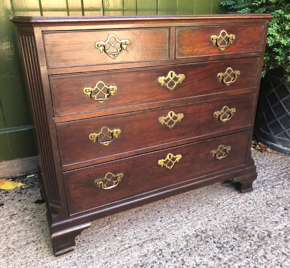 Mid C18th early George III Chippendale period mahogany chest of drawers. View II