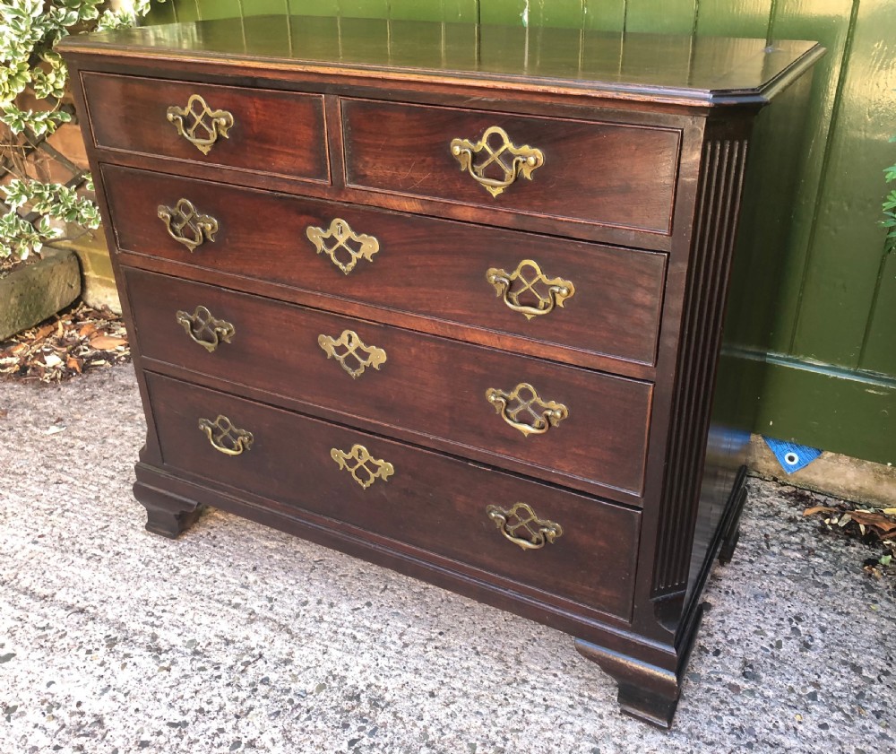 Mid C18th early George III Chippendale period mahogany chest of drawers. View III