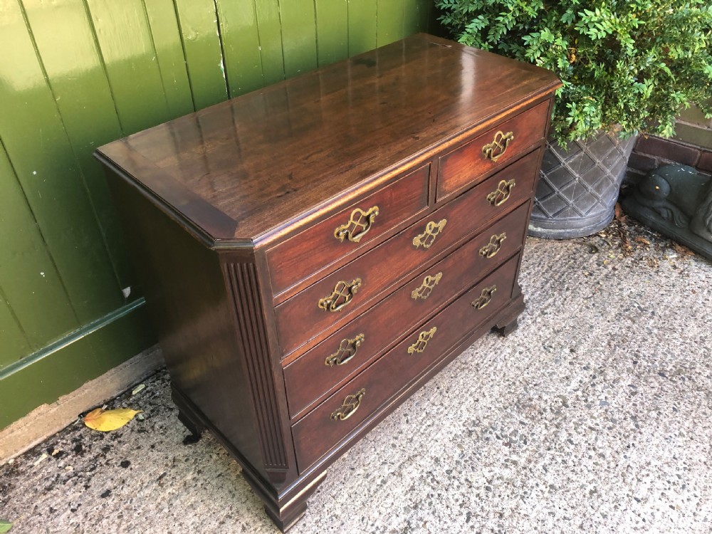 Mid C18th early George III Chippendale period mahogany chest of drawers. View VI
