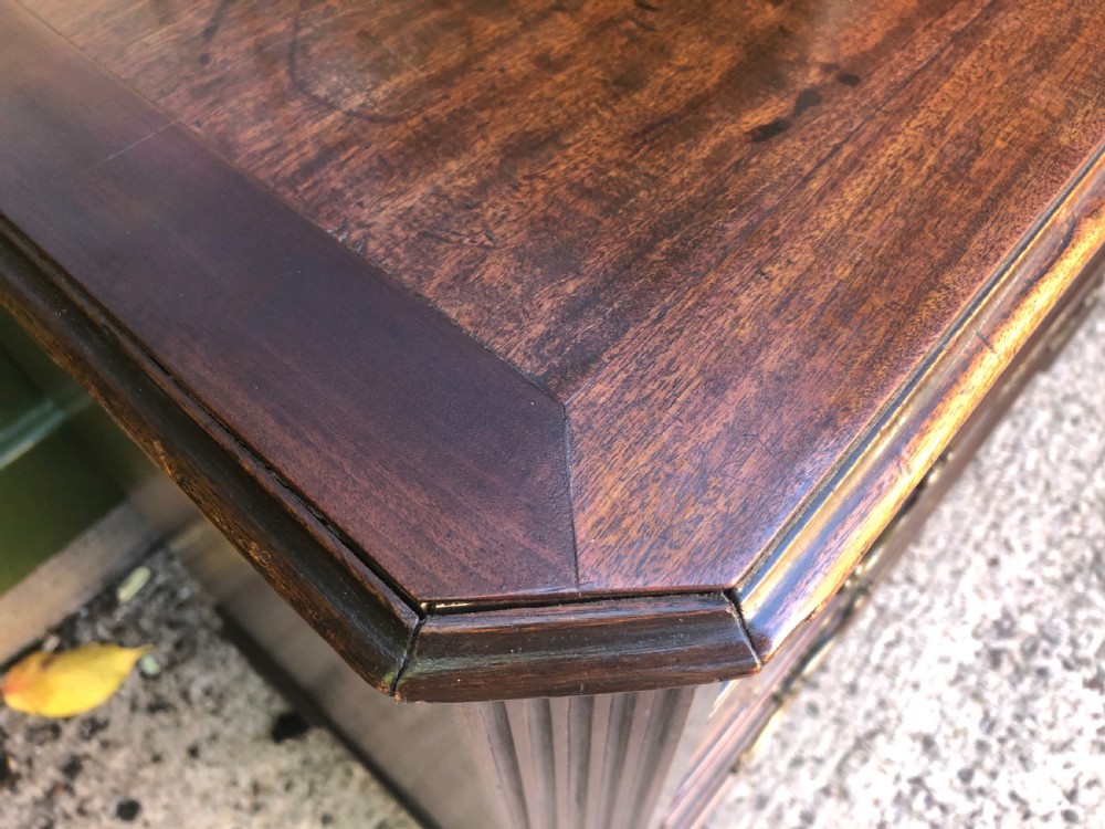 Mid C18th early George III Chippendale period mahogany chest of drawers. View VII