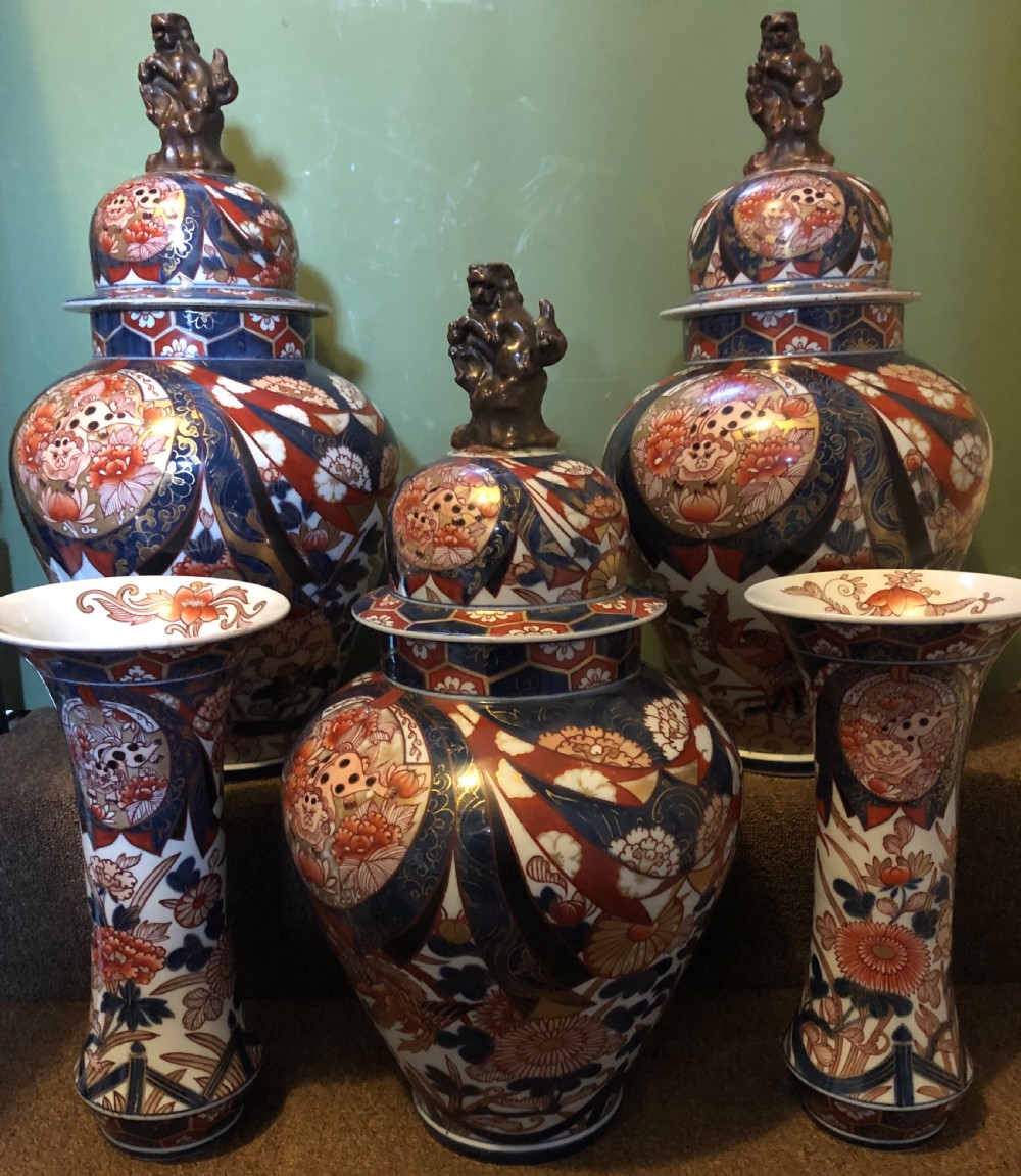 Fine late C19th French porcelain Imari pattern 5-piece garniture by Samson , Paris .