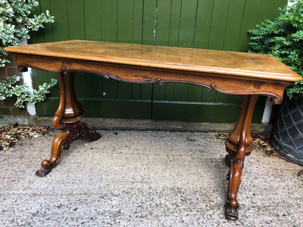 Mid C19th early Victorian period carved walnut centre or library table of free-standing form .