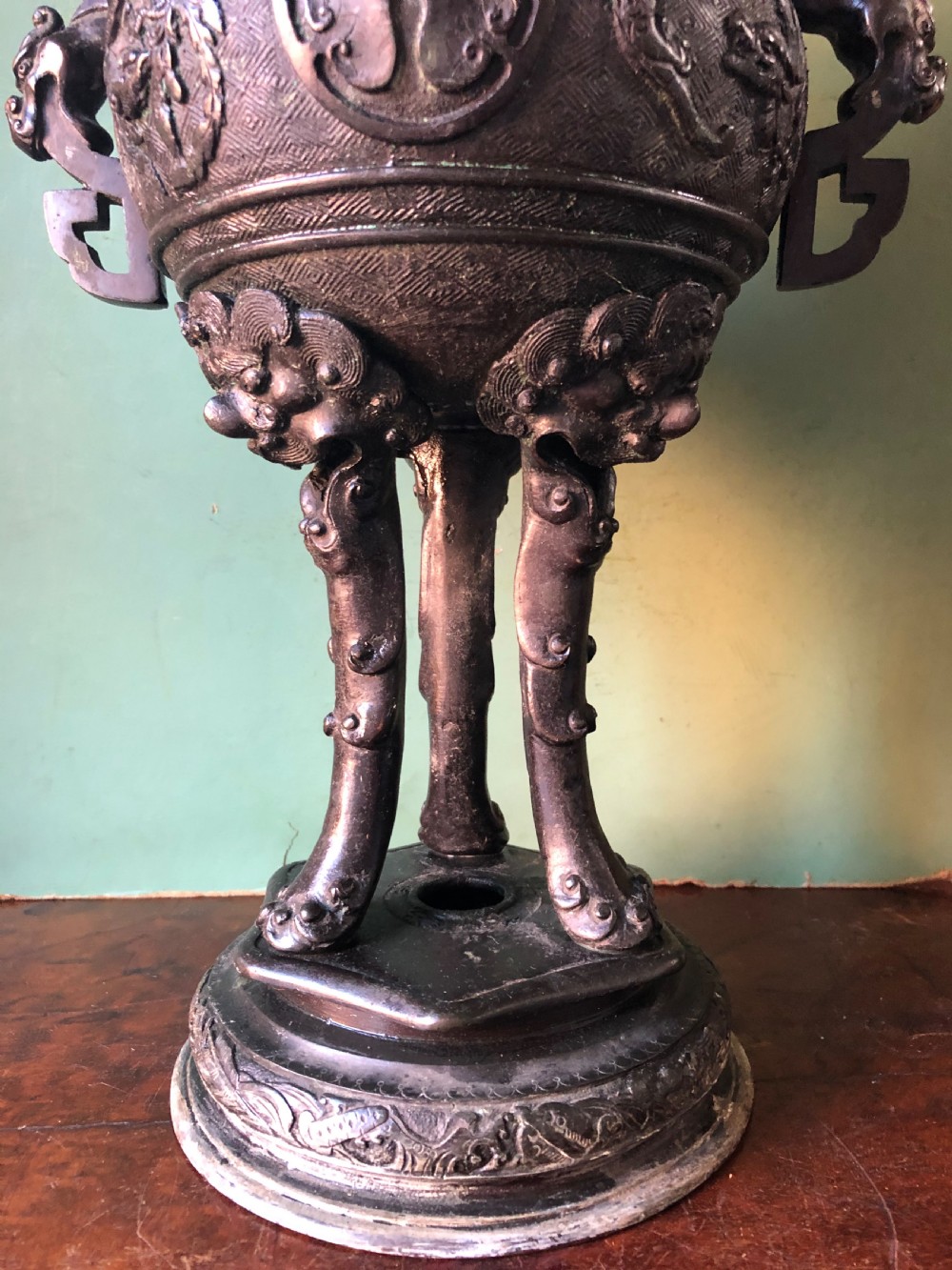 Late C19th Japanese Meiji period (1868-1912)  bronze ‘Koro’ or incense-burner. View IX