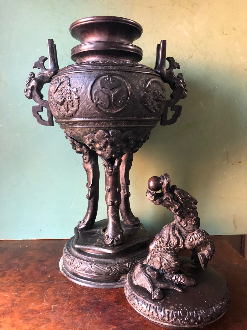 Late C19th Japanese Meiji period (1868-1912)  bronze ‘Koro’ or incense-burner. View XVII