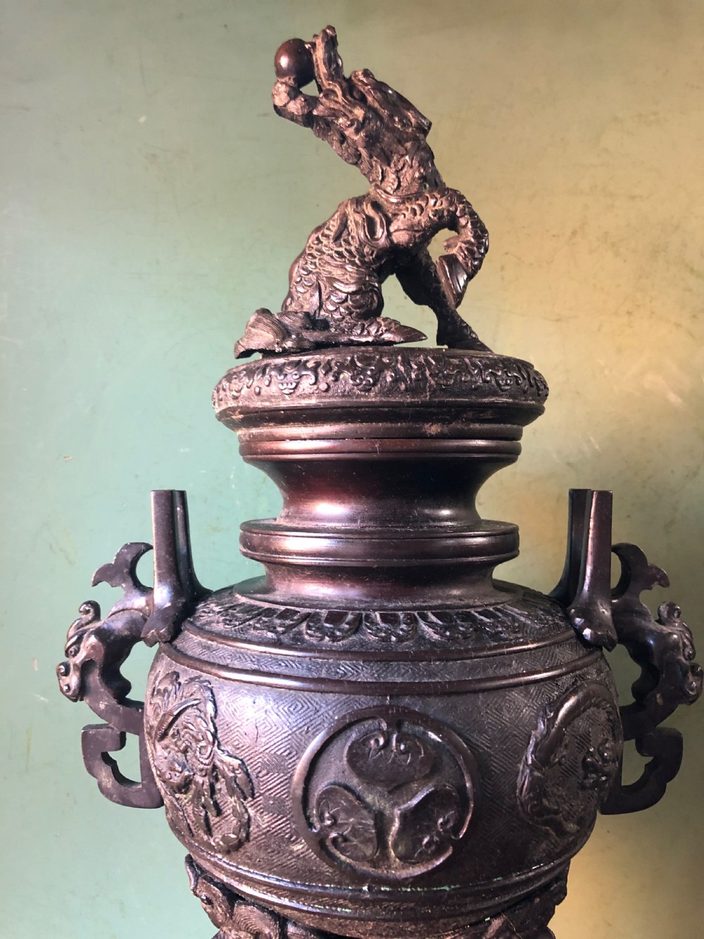 Late C19th Japanese Meiji period (1868-1912)  bronze ‘Koro’ or incense-burner. View XXII
