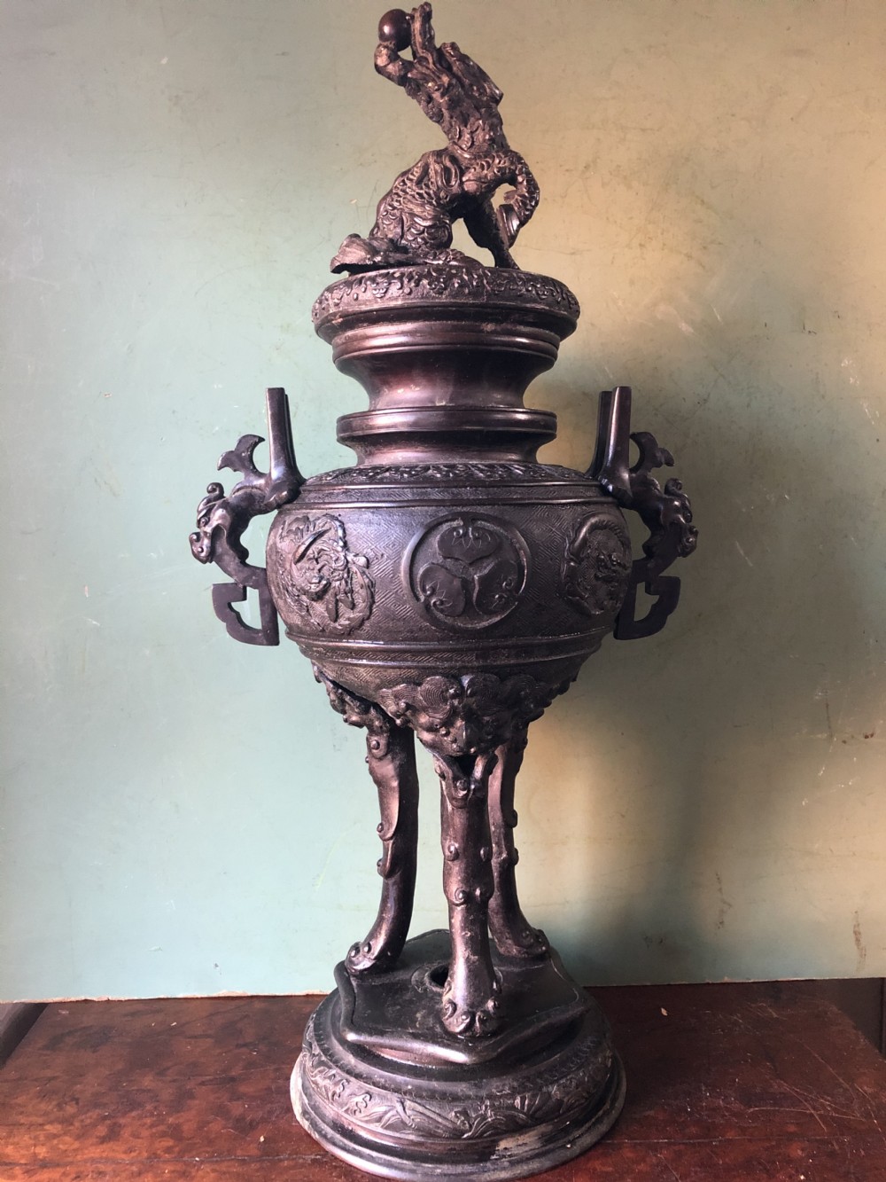 Late C19th Japanese Meiji period (1868-1912)  bronze ‘Koro’ or incense-burner. View XIV