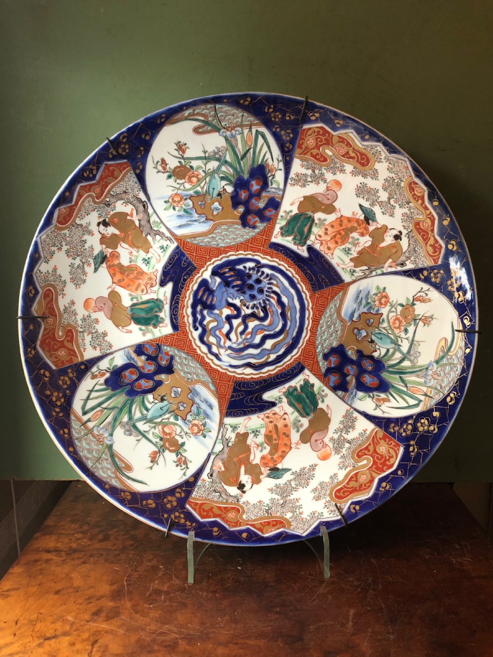 Late C19th Japanese Meiji period porcelain charger decorated in the Imari palette. View III