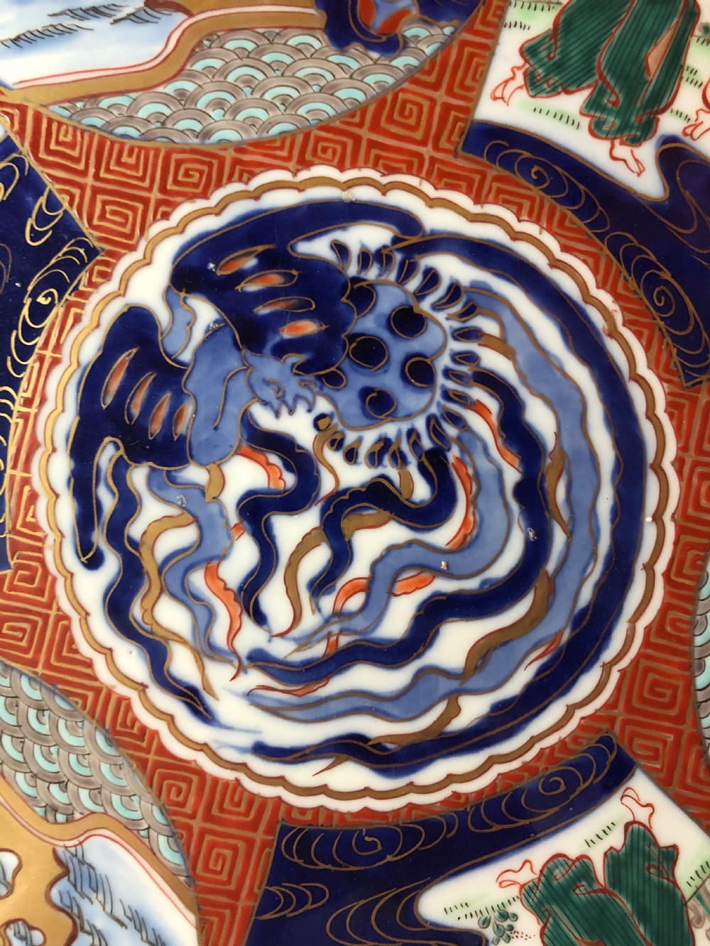 Late C19th Japanese Meiji period porcelain charger decorated in the Imari palette. View IV