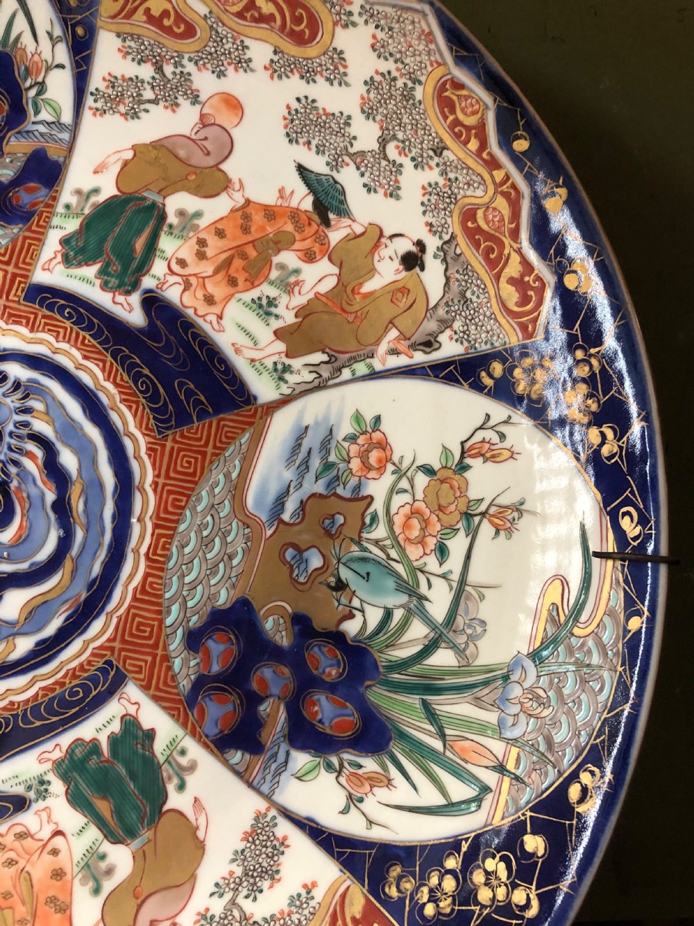 Late C19th Japanese Meiji period porcelain charger decorated in the Imari palette. View V