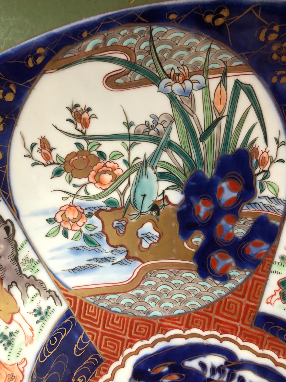 Late C19th Japanese Meiji period porcelain charger decorated in the Imari palette. View VI