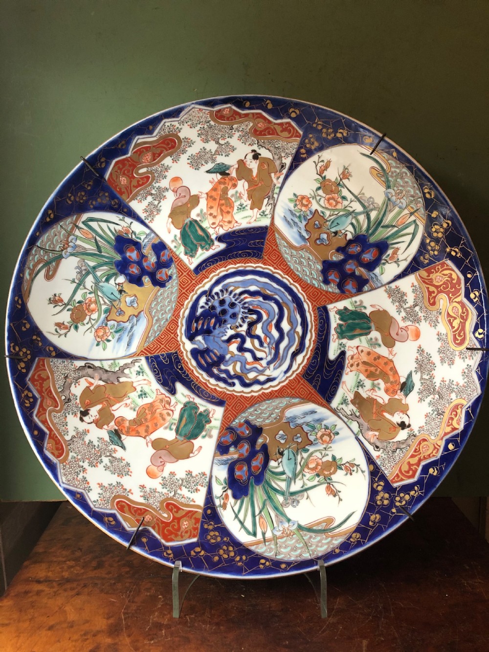Late C19th Japanese Meiji period porcelain charger decorated in the Imari palette. View VIII