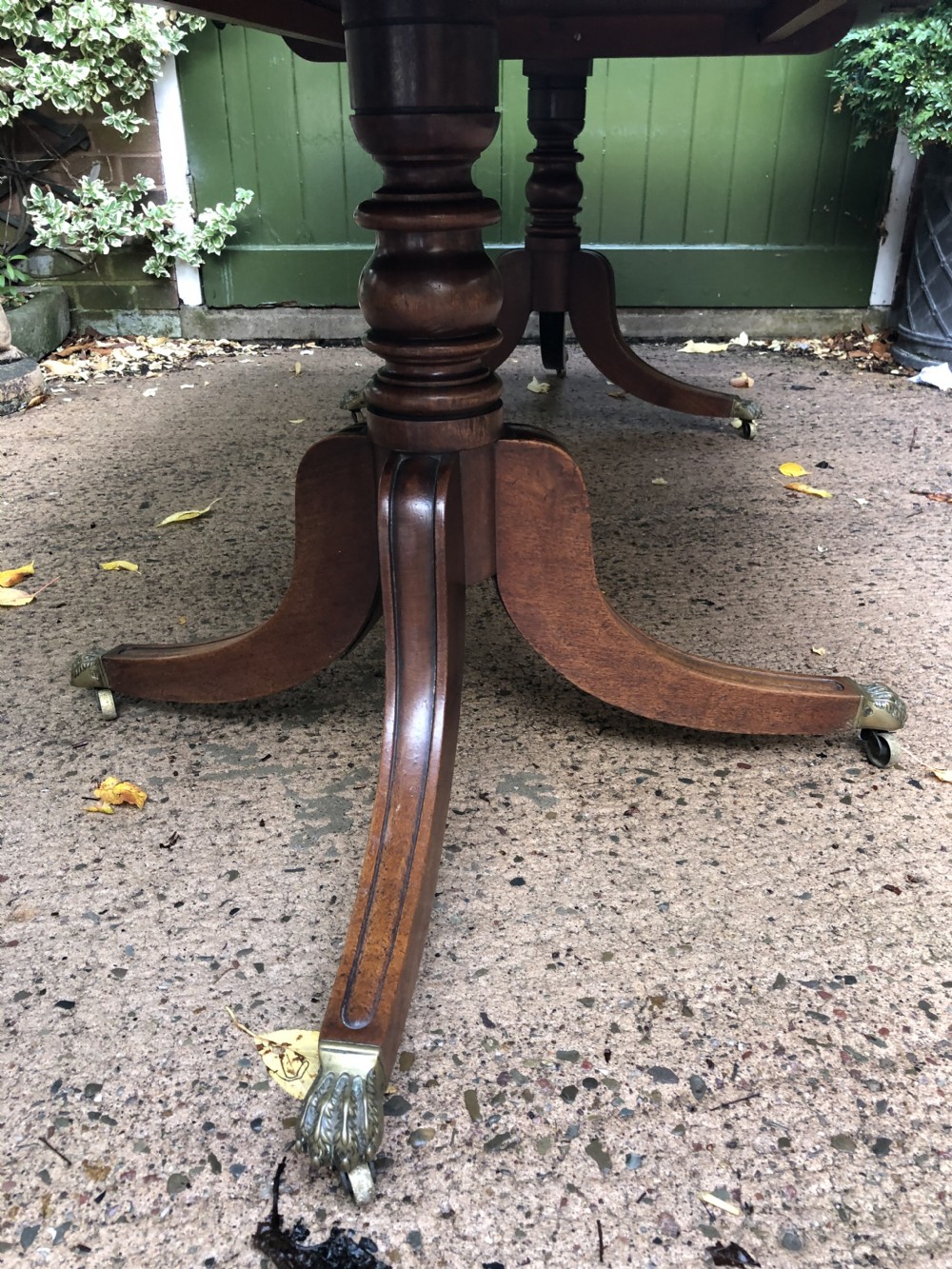Fine early C19th Regency period mahogany twin-pillar dining table. View XXIV