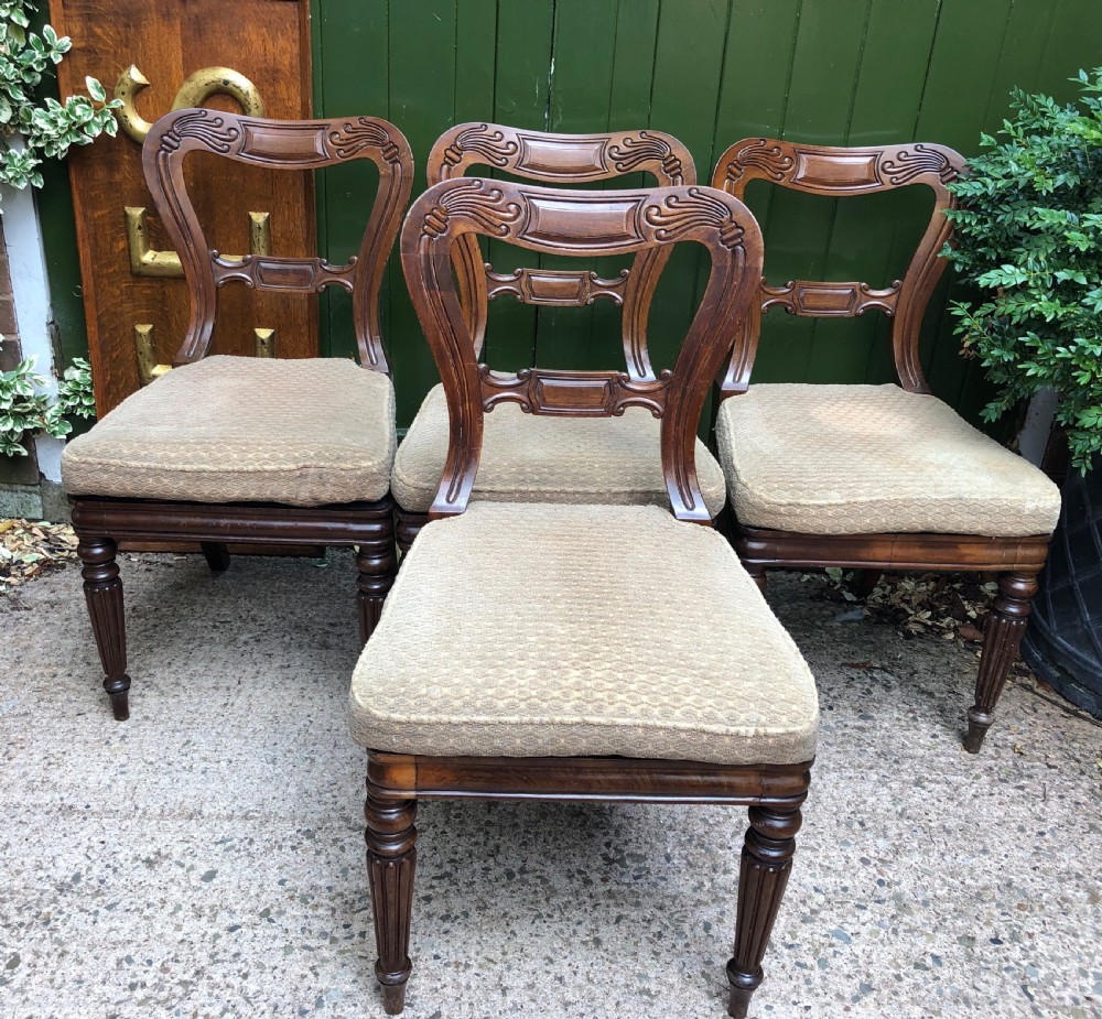 Set of 4 early C19th George IV period carved mahogany dining or side chairs attributed to Gillows of Lancaster.