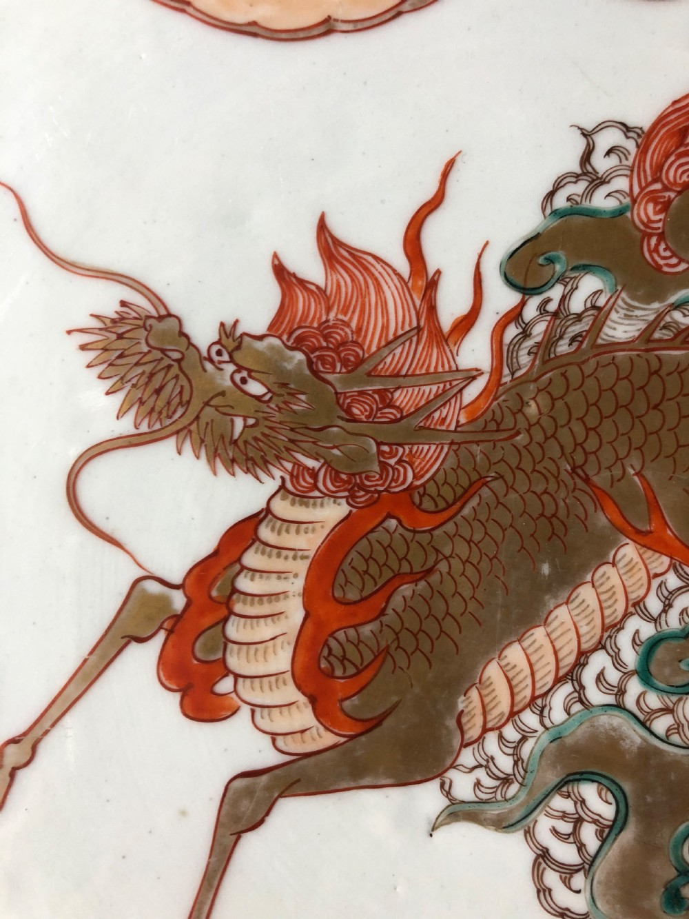 Late C19th Japanese Meiji period porcelain charger decorated in the Imari palette. View V