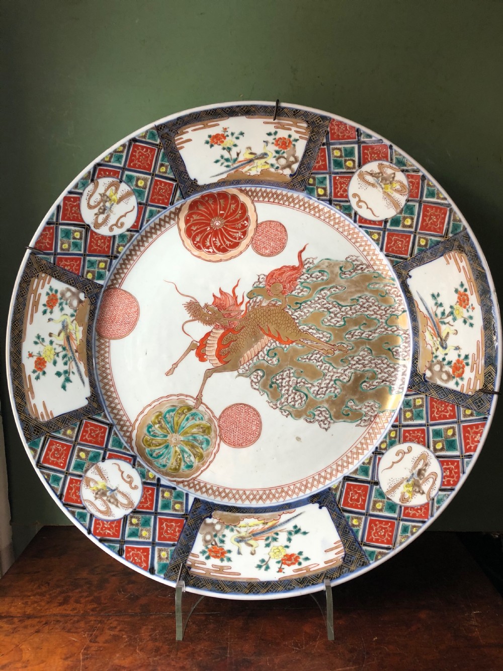 Late C19th Japanese Meiji period porcelain charger decorated in the Imari palette. View VI