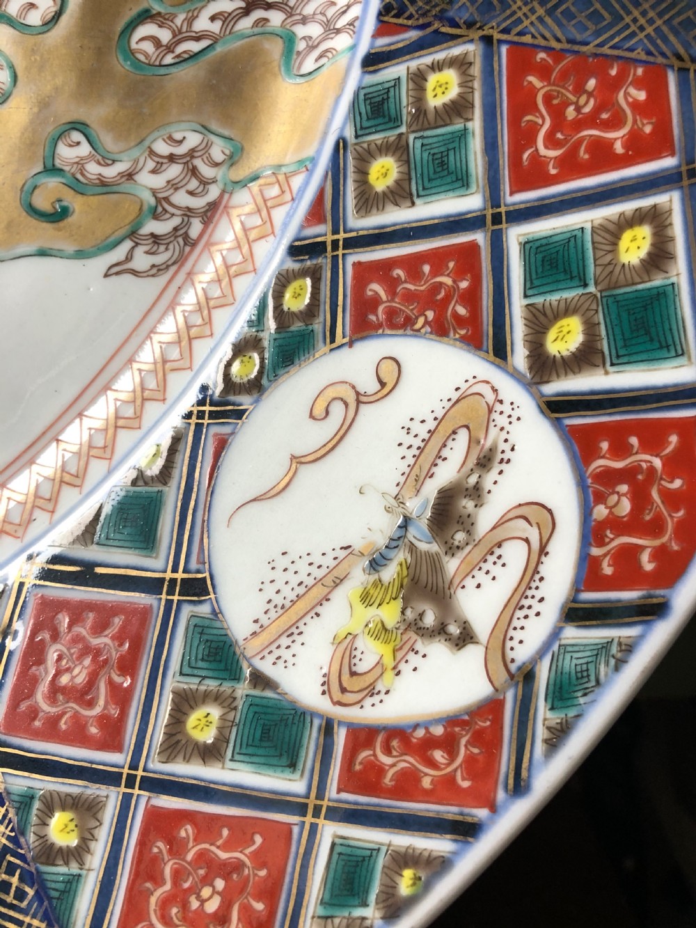 Late C19th Japanese Meiji period porcelain charger decorated in the Imari palette. View XIII