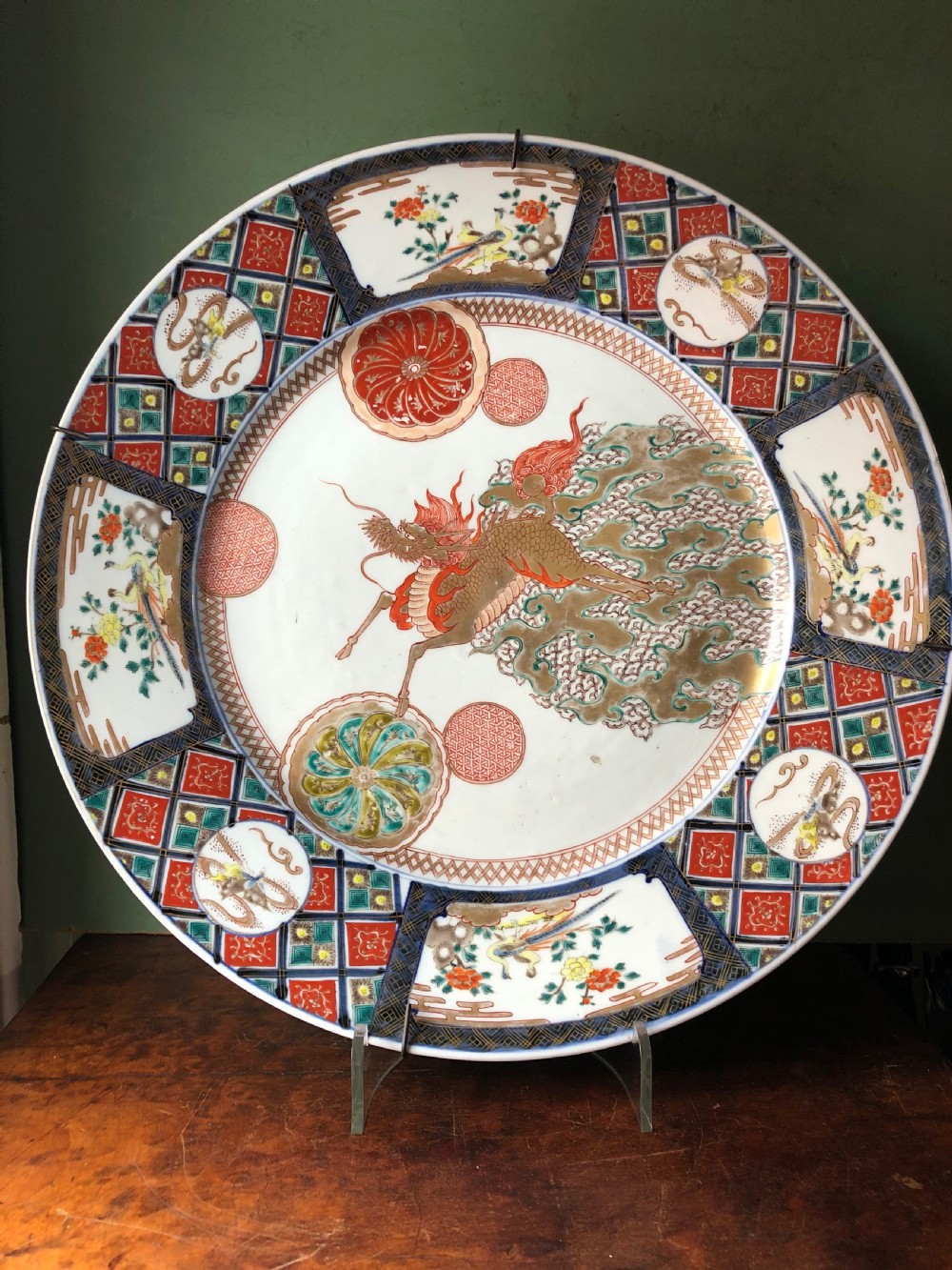Late C19th Japanese Meiji period porcelain charger decorated in the Imari palette. View XXI