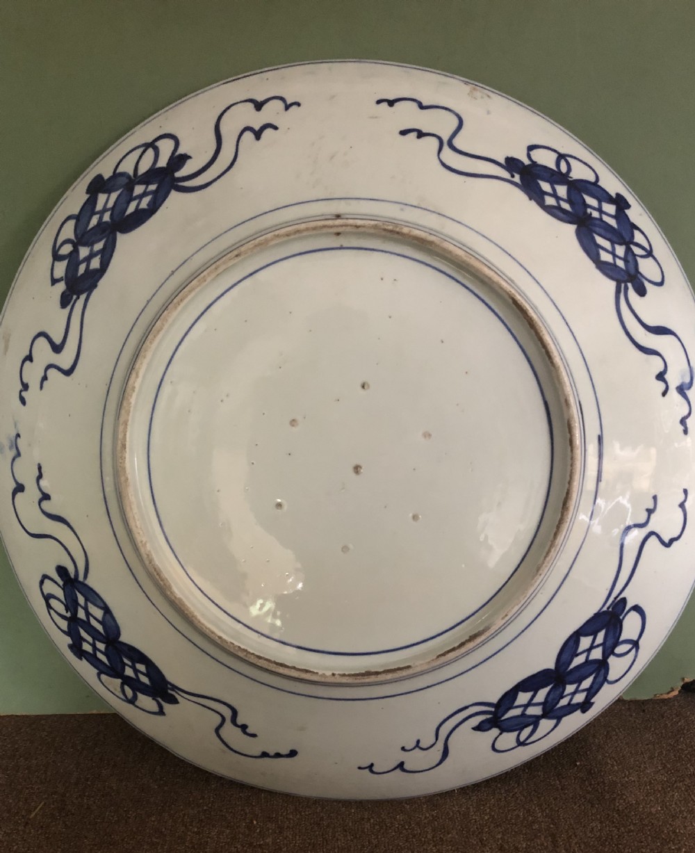 Fine large late C19th Japanese Meiji period porcelain charger in the Imari palette . View VIII