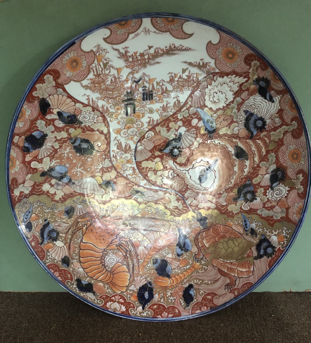 Fine large late C19th Japanese Meiji period porcelain charger in the Imari palette . View XIII