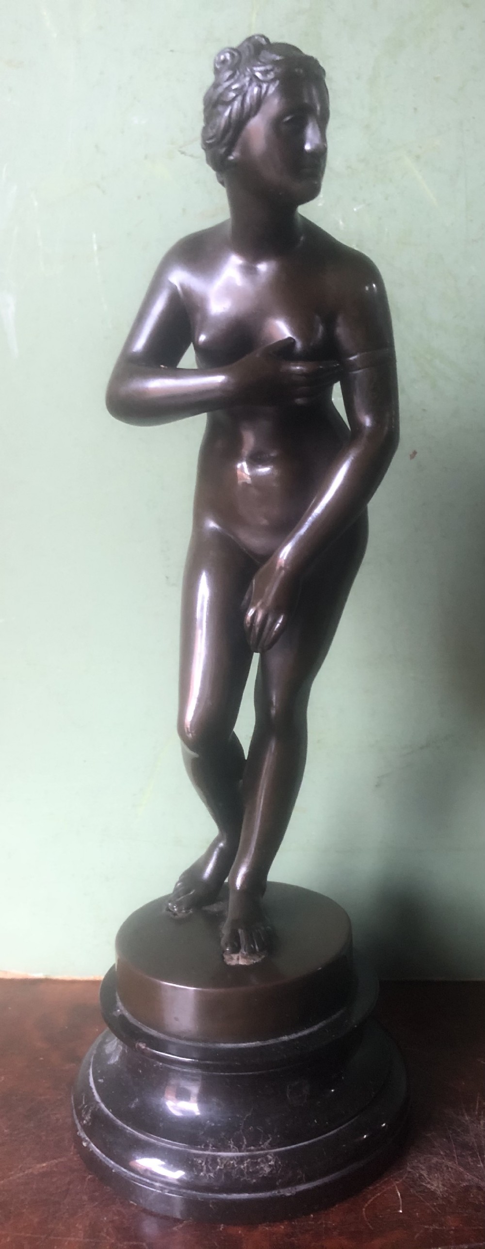 C19th Italian classical bronze sculpture ‘Venus Pudica’ on a marble base.