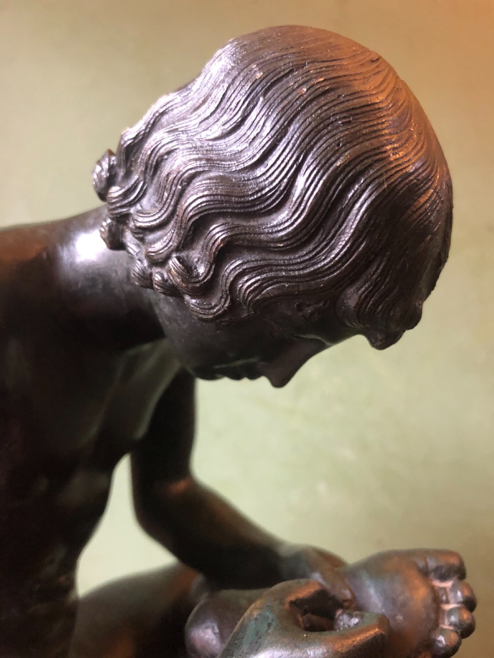 Late C19th Italian bronze ‘Grand Tour’ souvenir reduction sculpture after the antique , “Lo Spinario “.  View XII