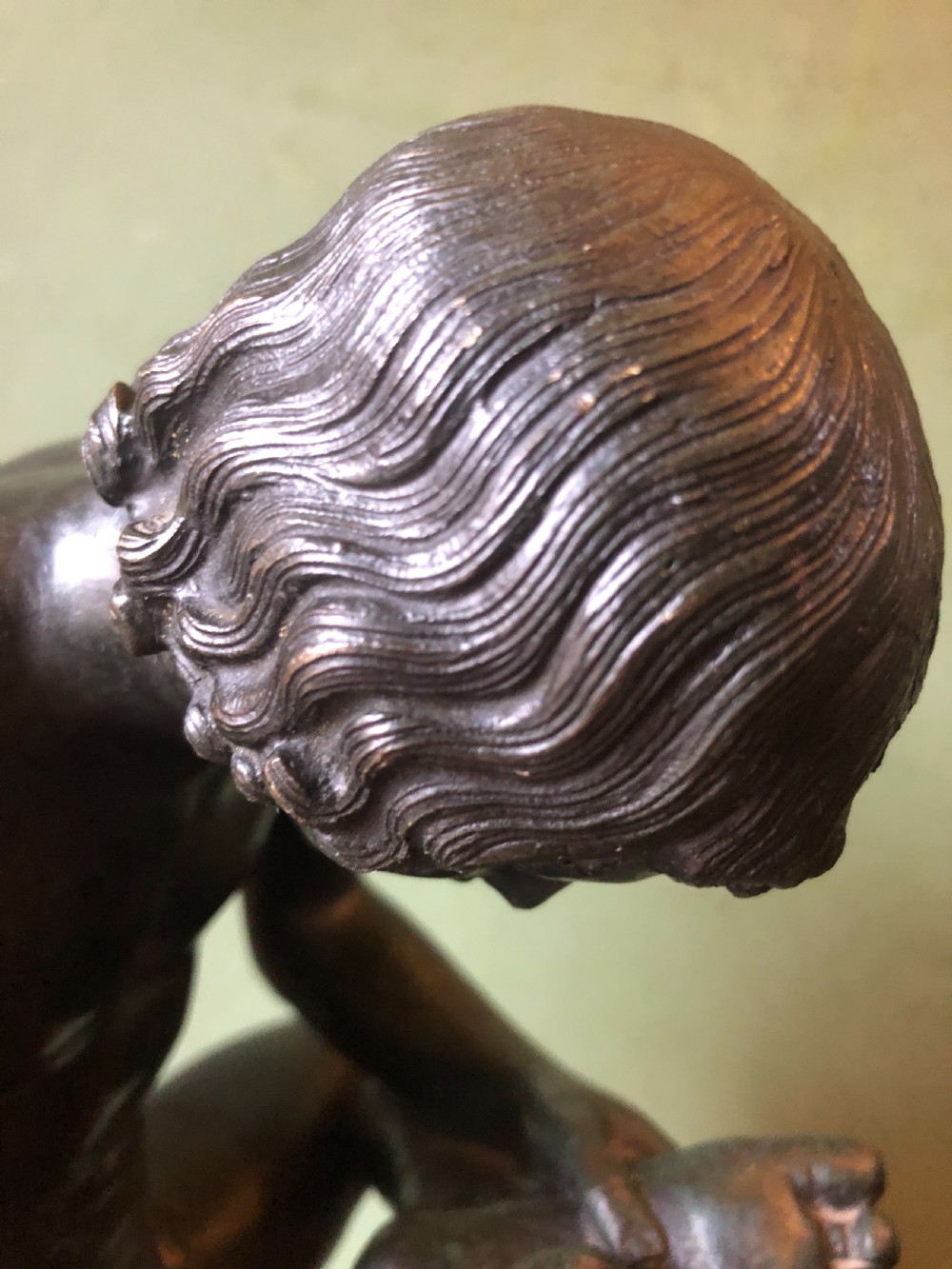 Late C19th Italian bronze ‘Grand Tour’ souvenir reduction sculpture after the antique , “Lo Spinario “.  View XIII