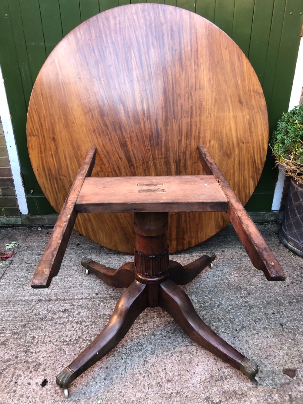 Early C19th Regency mahogany circular dining or centre table 60” diameter. View XIV
