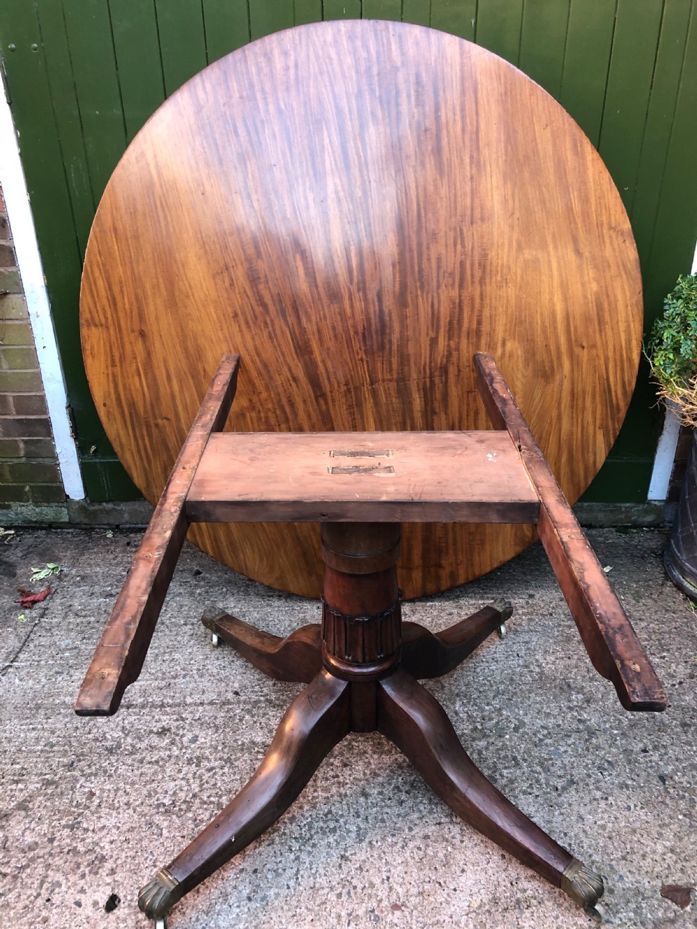 Early C19th Regency mahogany circular dining or centre table 60” diameter. View XVIII