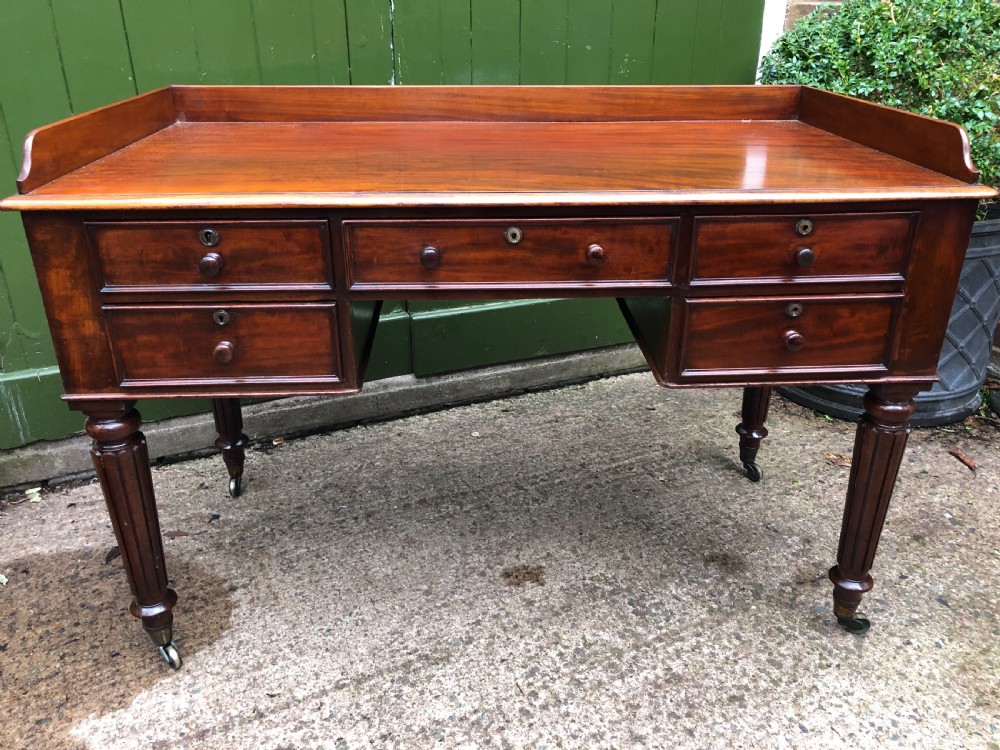 Early C19th George IV period mahogany kneehole writing table in the manner of Gillows of Lancaster and London.