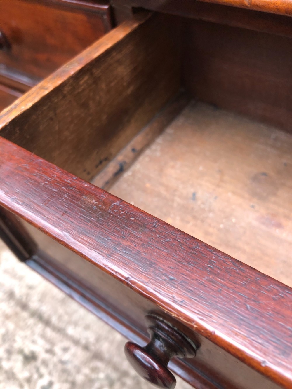 Early C19th George IV period mahogany kneehole writing table in the manner of Gillows of Lancaster and London. View XII