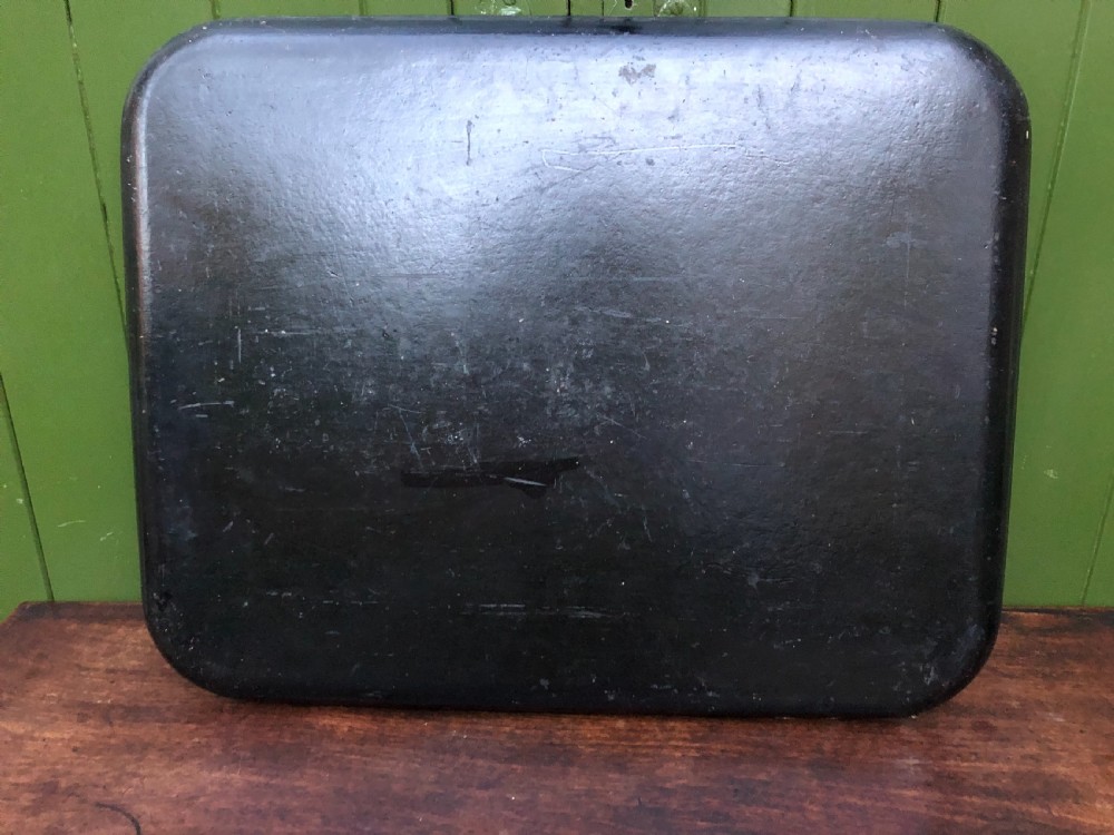 Decorative mid C19th Japanese papier-mâché rectangular tray of good large scale. View IX