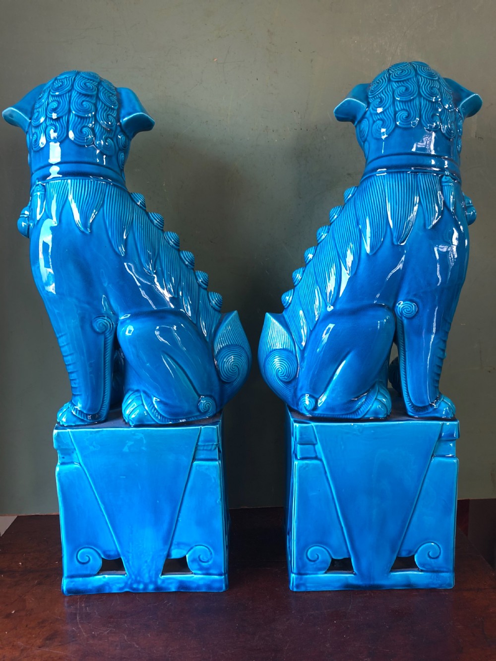 Large pair of early C20th Chinese blue turquoise glazed pottery ‘Dogs of Foe’. View V