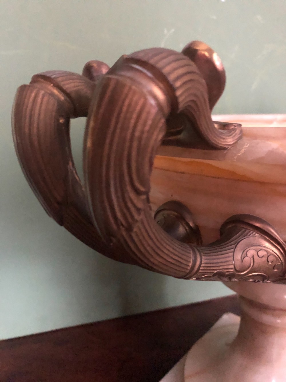 Magnificent large late C19th French classical Grecian-style Egyptian alabaster tazza with gilt-bronze handles. View IV