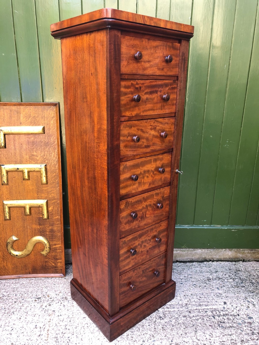 Early C19th Regency period mahogany seven-drawer ‘Wellington’ chest . View XI