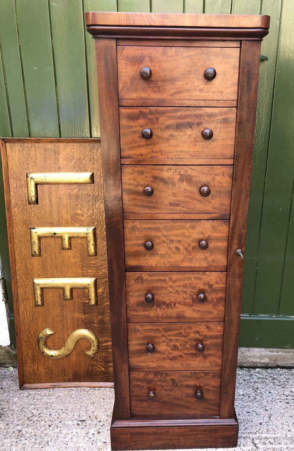 Early C19th Regency period mahogany seven-drawer ‘Wellington’ chest . View XII