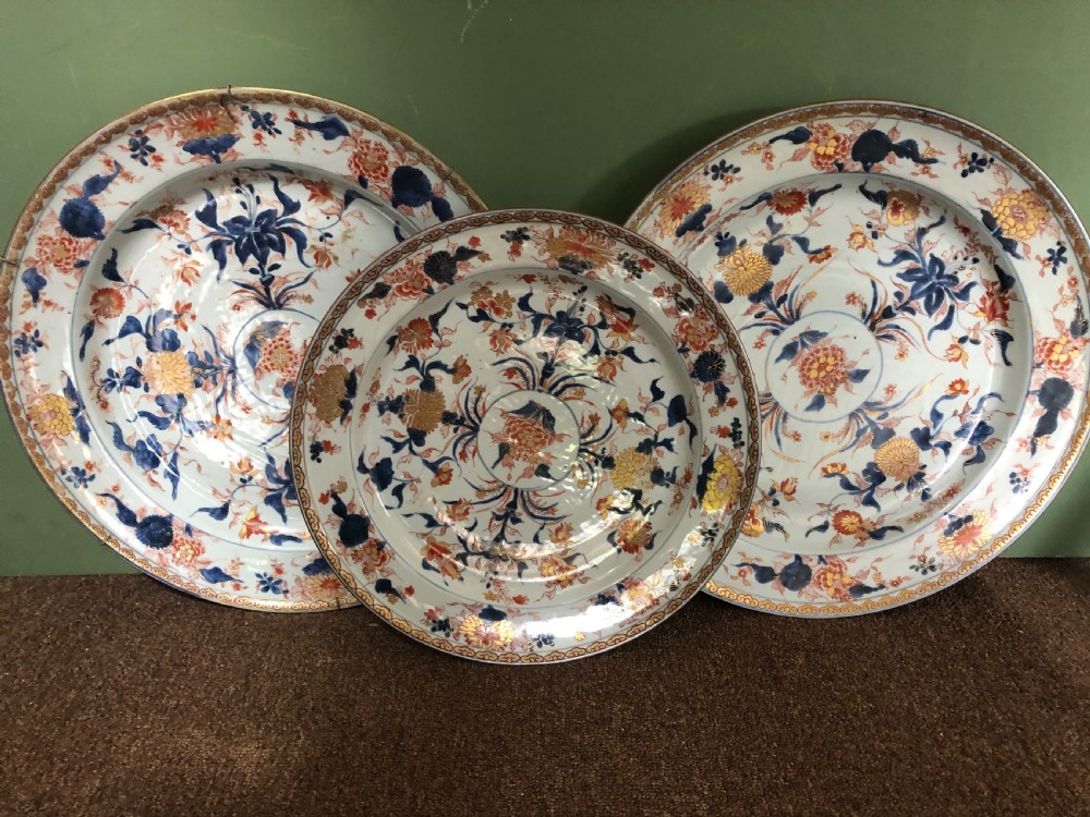 Trio of early C18th Chinese Qing Dynasty Imari pattern porcelain dished chargers ,Kangxi mark and period. View II