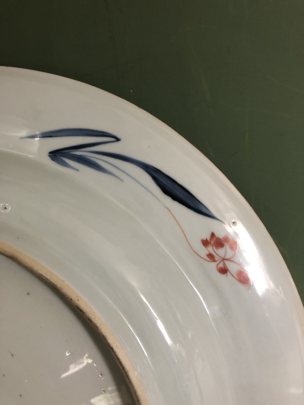 Trio of early C18th Chinese Qing Dynasty Imari pattern porcelain dished chargers ,Kangxi mark and period. View XIX