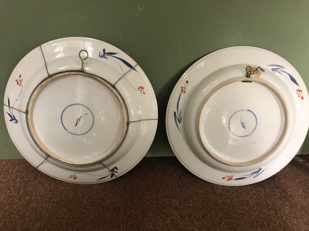 Trio of early C18th Chinese Qing Dynasty Imari pattern porcelain dished chargers ,Kangxi mark and period. View XXII