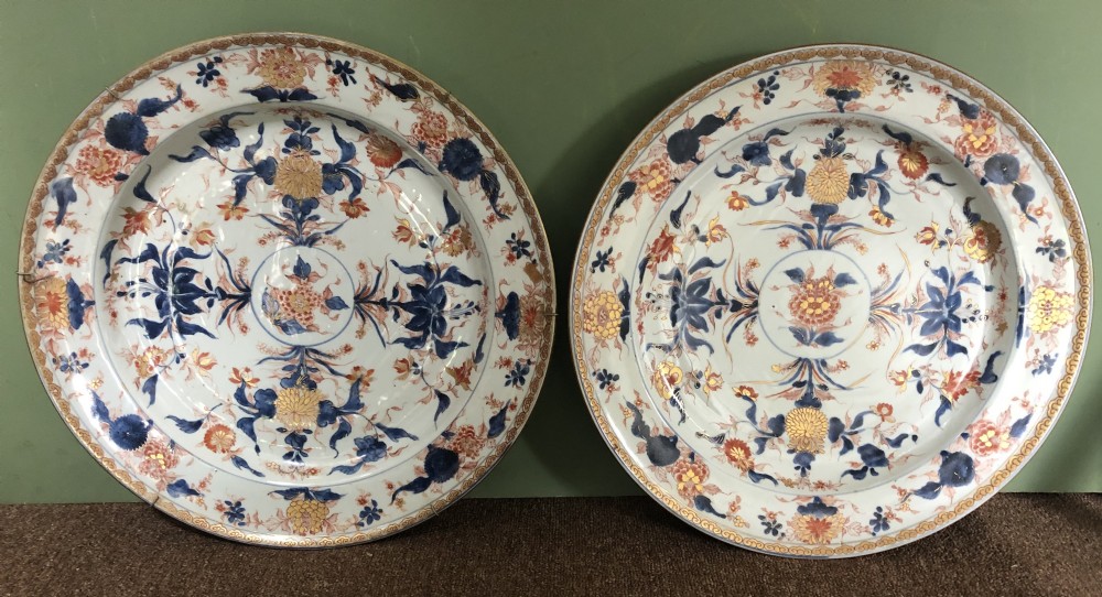 Trio of early C18th Chinese Qing Dynasty Imari pattern porcelain dished chargers ,Kangxi mark and period. View XXV