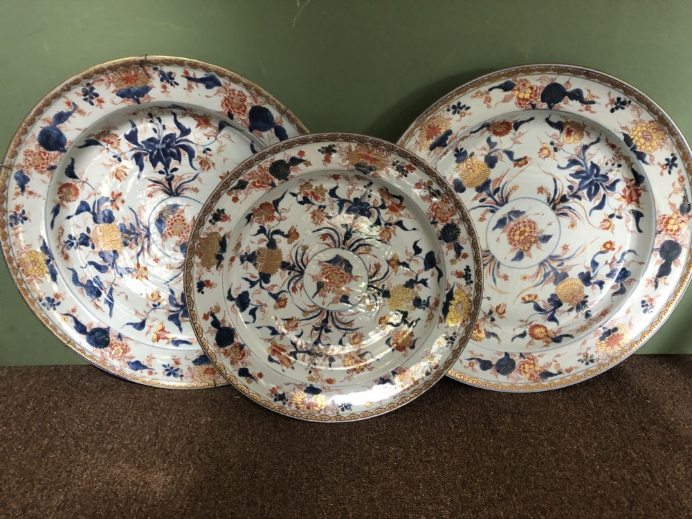 Trio of early C18th Chinese Qing Dynasty Imari pattern porcelain dished chargers ,Kangxi mark and period. View XXVII