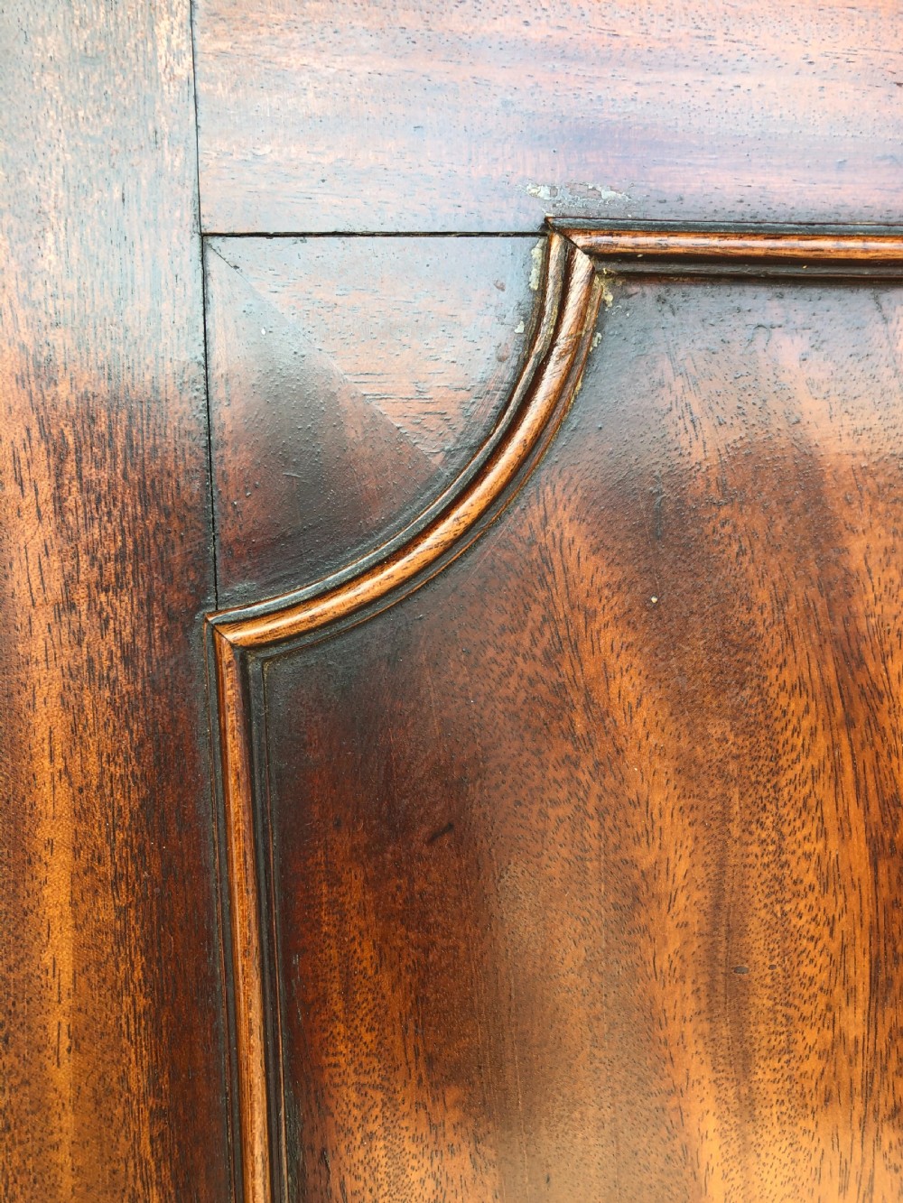 Late C18th George III period mahogany linen-press of small proportions. View XI