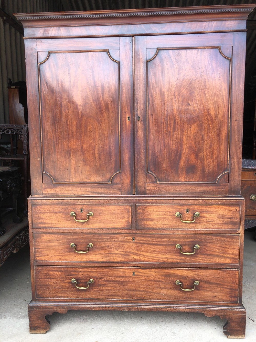 Late C18th George III period mahogany linen-press of small proportions. View XIII
