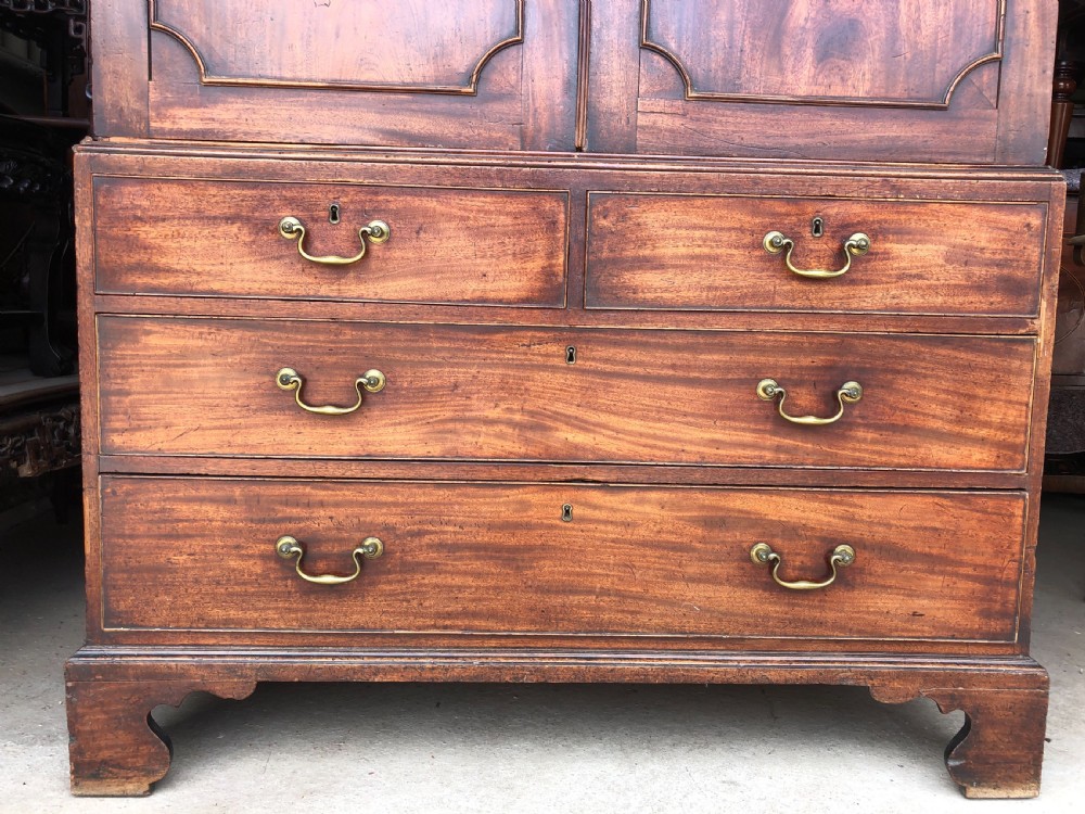 Late C18th George III period mahogany linen-press of small proportions. View XV