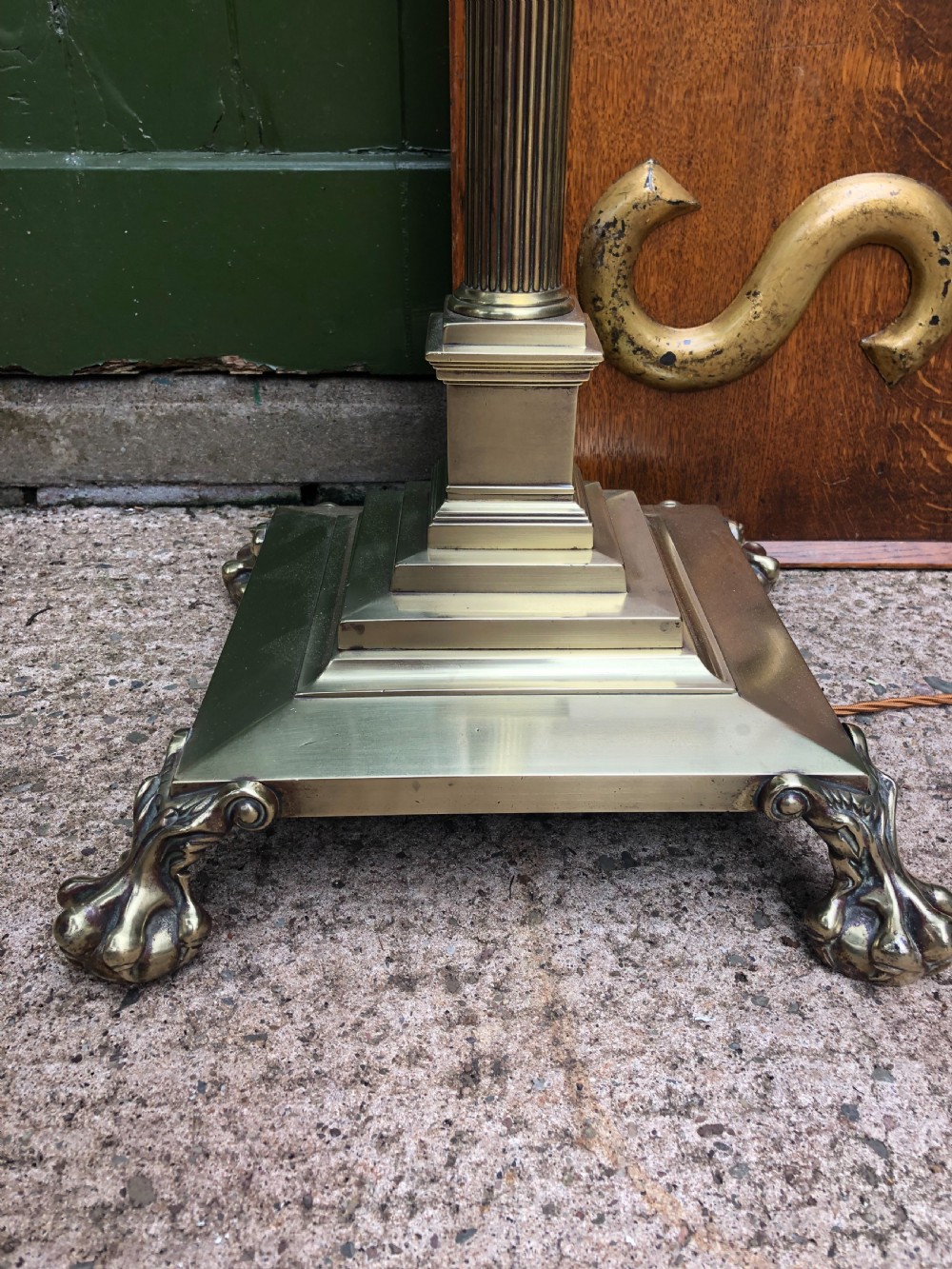 Early C20th Edwardian period brass classical column adjustable-height standard lamp . View XI